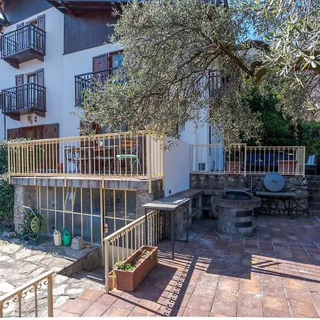 וילה Lake View With Terrace